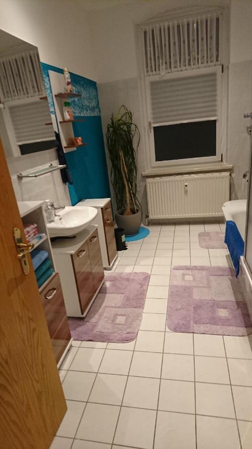 Halle Saale 402 *